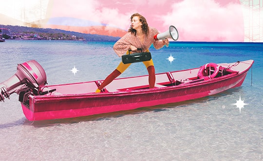 foto montagem com mulher em cima de um barco segurando um megafone e um aparelho de som